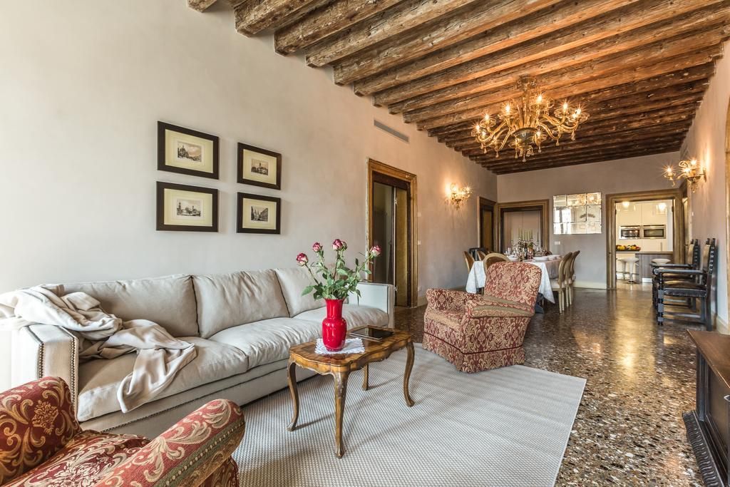 Palazzina Canal Apartment Venice