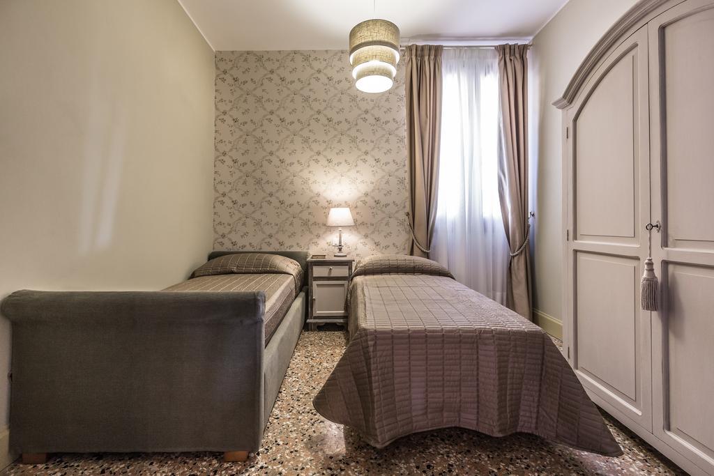 Palazzina Canal Apartment