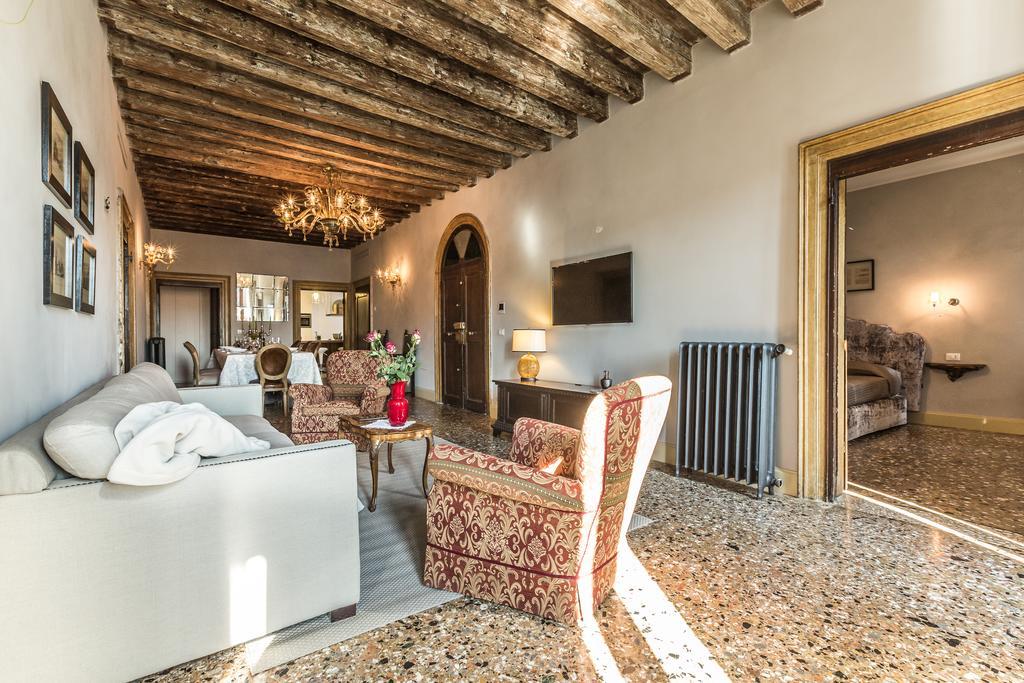 Palazzina Canal Apartment *