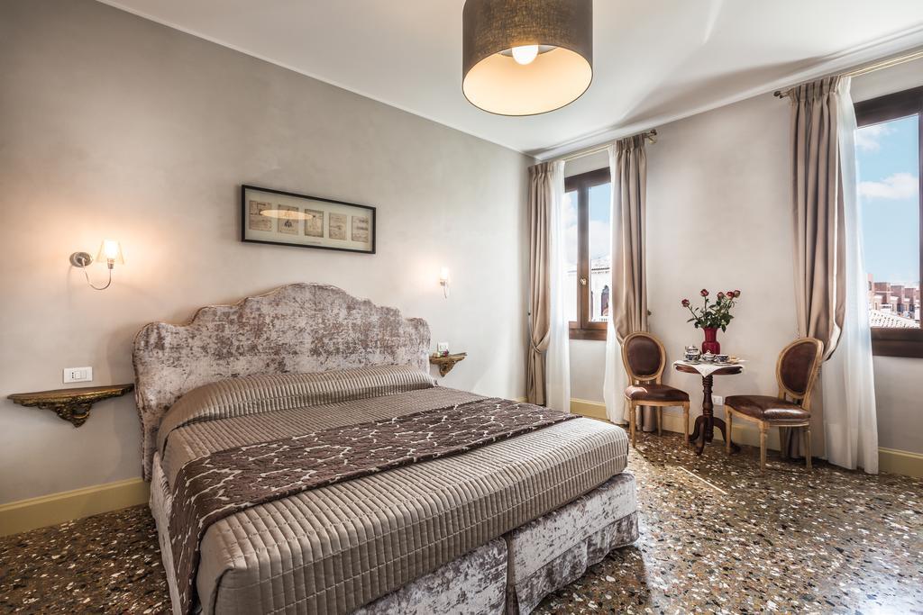 Palazzina Canal Apartment