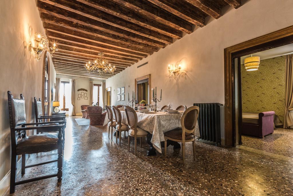 Palazzina Canal Apartment