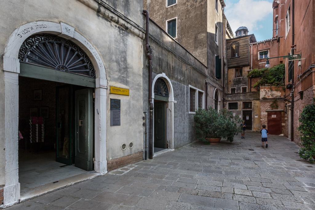 Palazzina Canal Apartment *