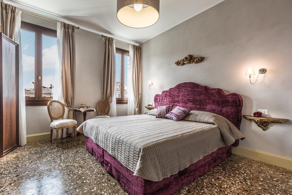 Palazzina Canal Apartment Venice